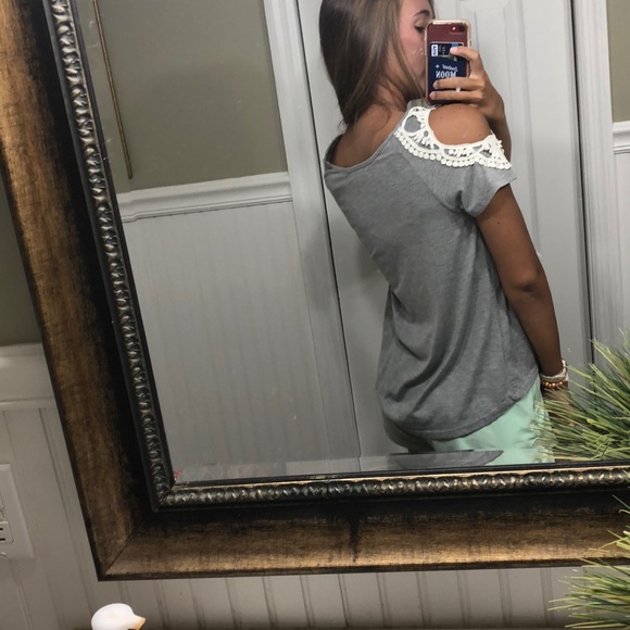 cute t-shirt material top - Picture 2 of 4